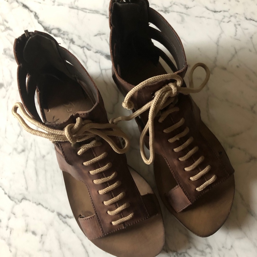 Boutique 9 Lace Gladiator Leather Sandals - Picture 3 of 6